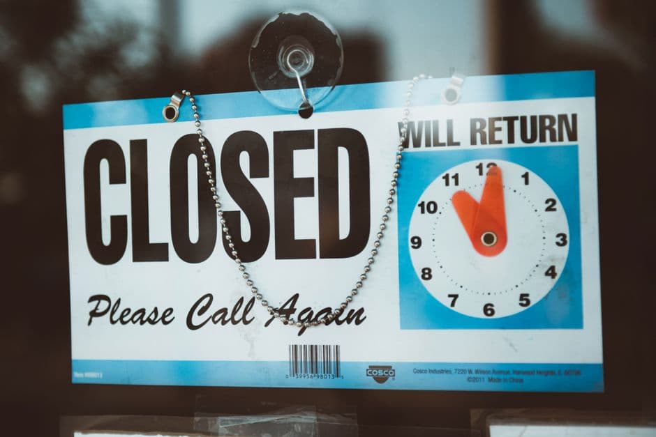 A sign taped to a glass door
